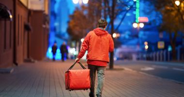 Stire din Social : Șoferii și curierii de pe Glovo, Bolt și Uber vor avea propriul sindicat