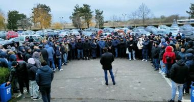 Protest la rafinăria Petromidia de la Năvodari. De ce au ieşit oamenii în stradă