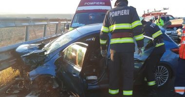 Stire din Eveniment : Accident rutier pe Autostrada Soarelui. O mașină s-a izbit de parapet