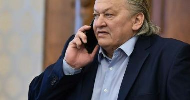 Stire din Eveniment : Dănuţ Lupu, ridicat de polițiști de la aeroport. Este condamnat la închisoare pentru că a condus fără permis