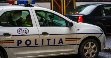 Stire din Eveniment : Un tânăr de 18 ani, găsit spânzurat cu lesa câinelui