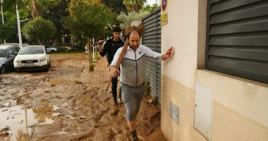 Stire din Actualitate : Inundațiile le-au luat tot! Ce povestesc românii din Spania
