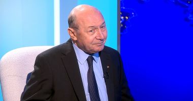 Stire din Actualitate : Băsescu critică diaspora: „Ei trăiesc în Occident şi spun: voi care trăiţi acasă, ia treceţi către tătucu' Putin”
