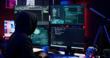 Stire din Actualitate : Un român supranumit „regele hackerilor” din Europa a fost arestat la Milano