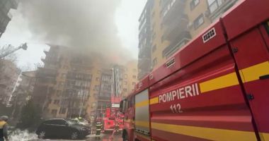 Stire din Eveniment : Incendiu puternic la un bloc cu şapte etaje şi mansardă. Au fost constituite echipe de căutare-salvare