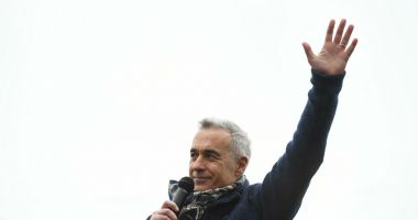 Stire din Actualitate : Călin Georgescu și-a anunțat fanii de la protestul AUR că, deocamdată, nu își depune candidatura