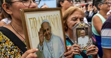 Stire din Actualitate : Papa Francisc va apărea în public după cinci săptămâni de spitalizare