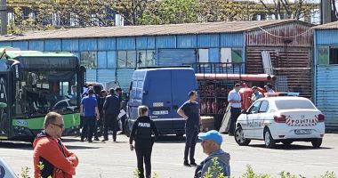 Stire din Eveniment : 39 de șoferi de autobuz reţinuţi pentru furt de combustibil