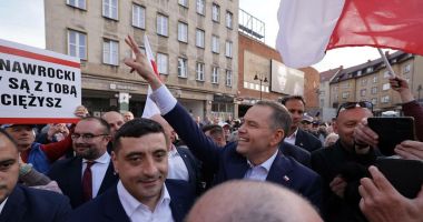 Stire din Actualitate : Reacția premierului Poloniei la vizita „pro-rusului român George Simion” la Varșovia