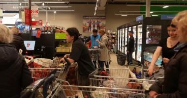 Stire din Actualitate : Ce provizii îşi fac românii înainte de creşterea TVA