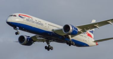 Stire din Eveniment : Aterizare de urgență la Otopeni. Comandantul aeronavei a refuzat ca echipele medicale să urce la bord