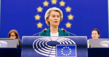 Stire din Actualitate : Ursula von der Leyen, șefa CE, susține un discurs în Parlamentul European despre starea Uniunii