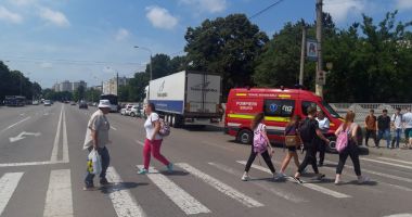 Galerie foto / Pieton lovit de tir, pe bulevardul Aurel Vlaicu, în zona Anda - 2