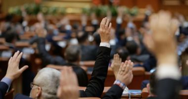 Stire din Politică-Administrație : Au intrat banii de partide. Câte milioane au încasat din bugetul public principalii jucători politici
