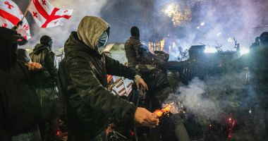 Stire din Actualitate : O armă chimică din Primul Război Mondial a fost folosită asupra protestatarilor în Georgia
