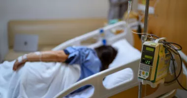 Stire din Eveniment : "Am simțit cum mă arde". Ce a povestit medicilor adolescenta electrocutată de firele căzute