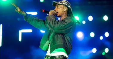 Stire din Eveniment : Wiz Khalifa nu vrea la Poarta Albă. A contestat executarea pedepsei pronunțate de Curtea de Apel