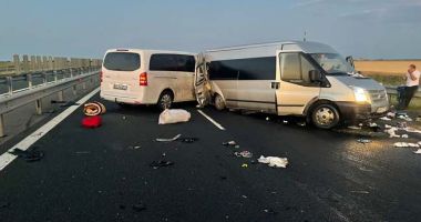 Stire din Eveniment : 11 persoane au fost transportate la spital, în urma accidentului de pe autostradă