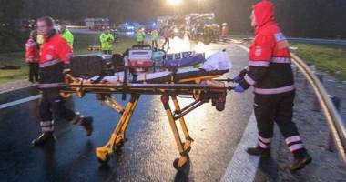 Stire din Actualitate : Grav accident de autobuz: Un copil mort, alți 15 grav răniți