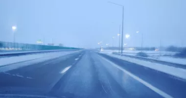 Stire din Social : Iarna se retrage din trafic. Circulație normală pe principalele drumuri din țară