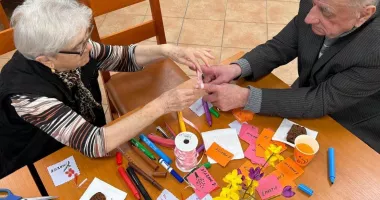 Stire din Social : Atelier de mărțișoare organizat pentru seniorii constănțeni de 1 Martie