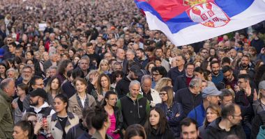 Sârbii au ieșit în număr mare în stradă furioși pe autorități, după crimele în masa care au zguduit țara