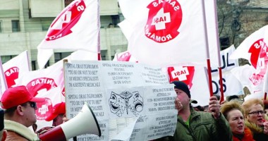 Stire din Sănătate : Mii de medici își cer drepturile în stradă