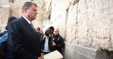 De ce pleacă Iohannis la Varșovia