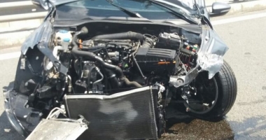 Stire din Eveniment : VIDEO. ACCIDENT VIOLENT PE AUTOSTRADĂ! Un tânăr care circula cu 236 de KM/H a derapat, după ce i-a sunat telefonul