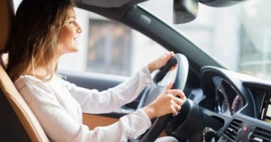 O elevă cu permis de 2 săptămâni a spulberat TREI ELEVI pe trecerea de pietoni