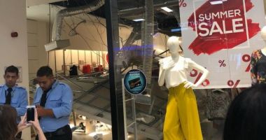 Stire din Social : Tavan prăbușit peste clientă, la City Mall Constanța / Reacție din partea reprezentanților centrului comercial