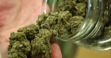 Stire din Actualitate : Tămâie înlocuită cu marijuana. Preotul și enoriașii au ajuns la spital