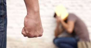 Stire din Eveniment : Un nou incident grav! Un elev și-a amenințat un coleg cu cuțitul, în curtea școlii