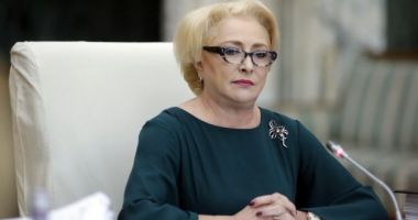Stire din Social : Dăncilă: "Regret că ședința solemnă a fost transformată de către președintele României într-un eveniment de campanie electorală"