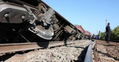 Tren cu 60 de călători deraiat! Mecanicul de locomotivă, rănit