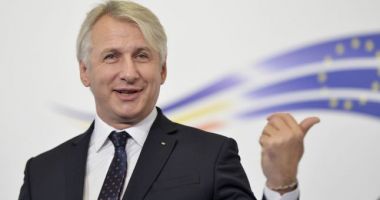 Stire din Politică-Administrație : Teodorovici, TUPEU la adresa unei jurnaliste: "Sunteți liberă diseară? ...Dinții văd că îi aveți puși!"