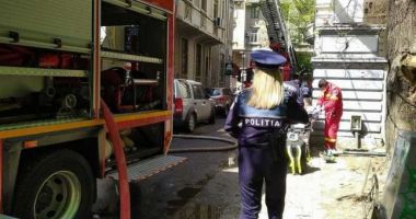 Casa arde, vecinii se ceartă. Incendiu cu scandal în Bucureşti