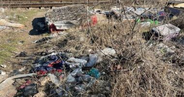 Stire din Eveniment : RESPIRĂM AER TOT MAI POLUAT! Deşeuri toxice arse, în cantități enorme, descoperite la marginea Capitalei