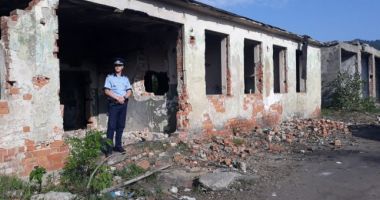 Stire din Eveniment : Criminalul fetiței de 5 ani A FOST PRINS! Este un tânăr de 16 ani, DROGAT în momentul producerii violului!
