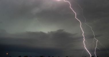Stire din Social : Constanţa intră din nou sub semnul ploilor şi furtunilor! Cod galben de vreme rea, emis de ANM