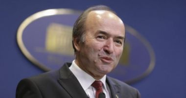 Stire din Eveniment : Tudorel Toader: Cinci la sută din deținuții eliberați în baza recursului compensatoriu au recidivat