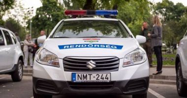 Stire din Eveniment : DE-A RÂSU' PLÂNSU' / Un român și-a uitat soția într-o parcare din Ungaria. Femeia nu avea nici telefon mobil, nici bani și nici documente la ea