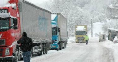 Stire din Eveniment : Circulația rutieră restricționată la 12 tone, la punctul de trecere a frontierei Giurgiu – Ruse
