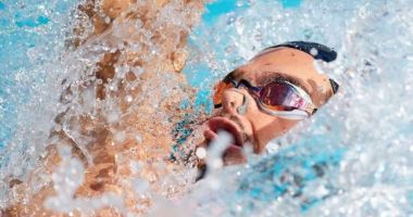 Robert Glinţă a stabilit noi recorduri naţionale în probele de 50 m spate şi 100 m spate