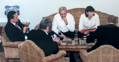 Stire din Eveniment : Dragnea, despre poza cu el alături de "statul paralel": cine stătea în capul mesei