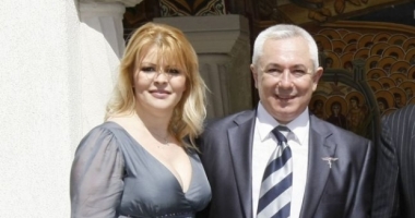 Stire din Eveniment : Sanda Ladoși și soțul ei, săltați de procurori DIICOT într-un dosar privind o fraudă de aproape un milion de euro
