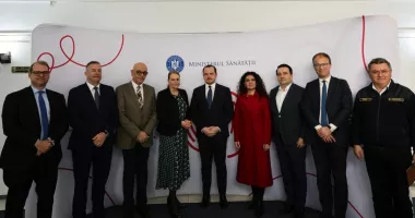 Stire din Actualitate : Ministrul Sănătății, discuții cu HERA pentru creșterea capacității României de răspuns la crize sanitare