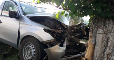 GALERIE FOTO / ACCIDENT RUTIER GRAV ÎN CONSTANȚA! O femeie a murit după ce a intrat cu mașina în copac - 2