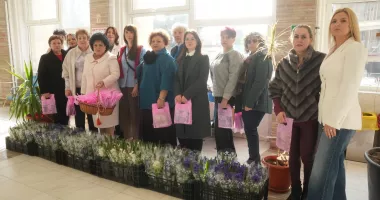 Femeile din PSD au oferit flori cadrelor medicale și pacientelor din spitalele constănțene - 4
