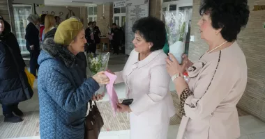 Femeile din PSD au oferit flori cadrelor medicale și pacientelor din spitalele constănțene - 3